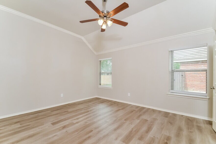 Building Photo - 109 Magnolia St