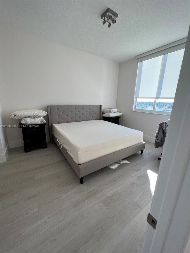 Building Photo - 18800 NE 29th Ave