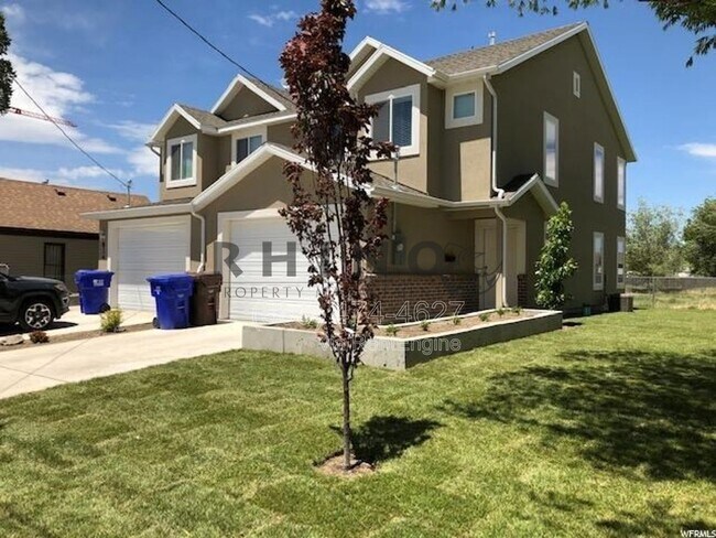 Building Photo - 834 Lennox St