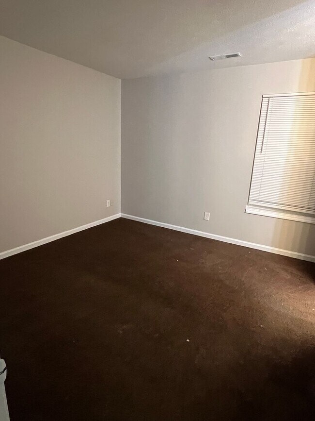 Building Photo - 3 Bed newly remodeled, single-family home located in the vibrant city of Indianapolis!