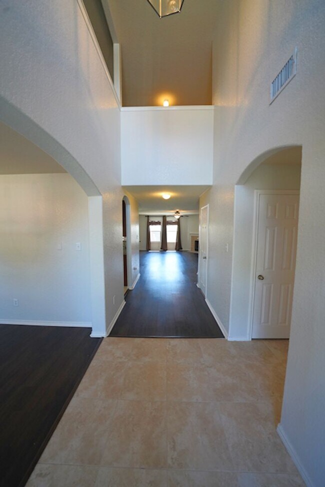 Building Photo - 6307 Myrtle Run