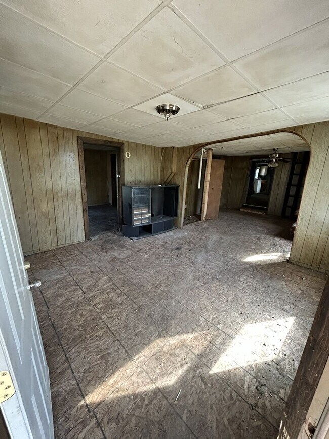Building Photo - 305 S Sims St