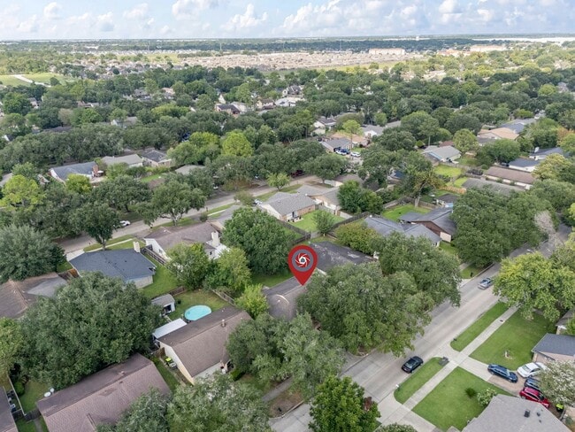Building Photo - 2126 Turtle Creek Dr