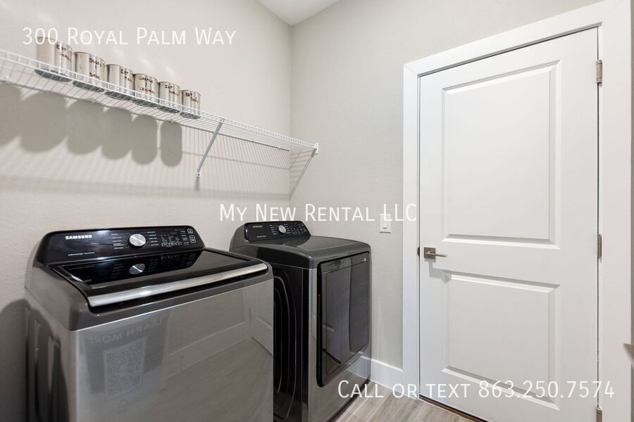 Building Photo - 300 Royal Palm Wy