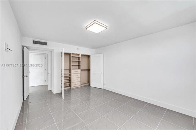 Building Photo - 6770 Indian Creek Dr