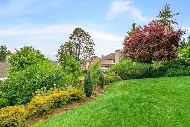 Building Photo - 4bd/2.5ba Newcastle Home