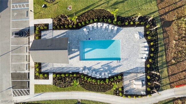 Building Photo - 15345 Grn Acrs Ave