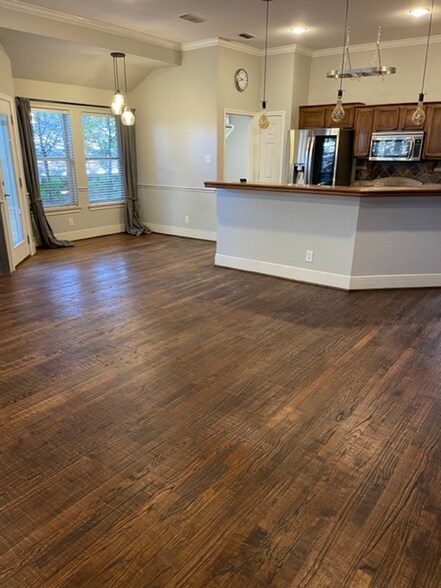 Building Photo - 5925 Sagebrush Trail