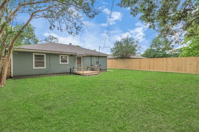 Building Photo - 1709 S Park