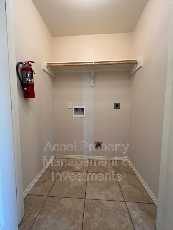 Building Photo - 415 W Pirul St