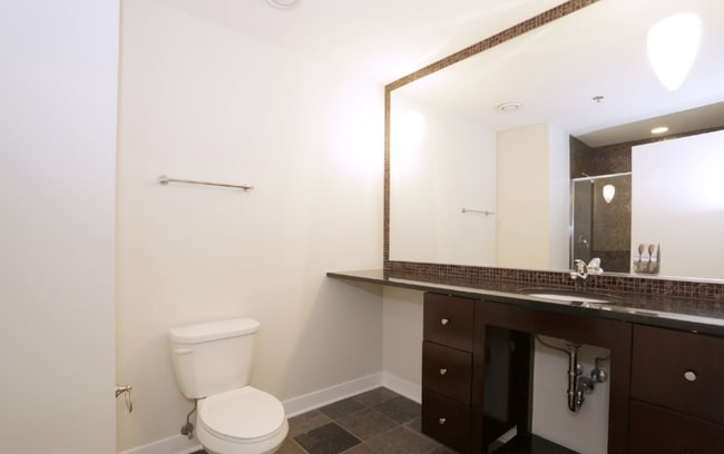 Building Photo - 648 W Wayman St