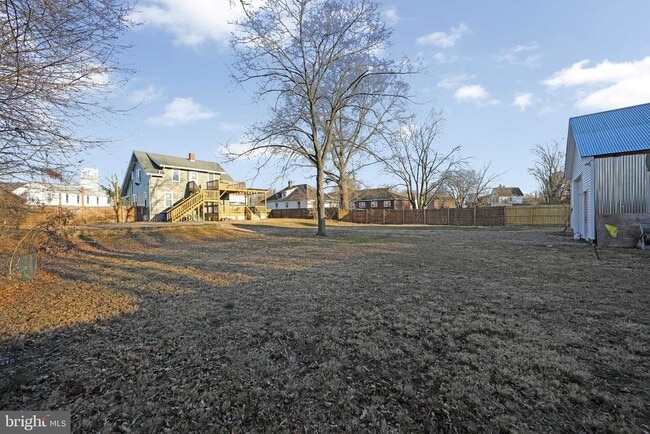 Building Photo - 11 Church St