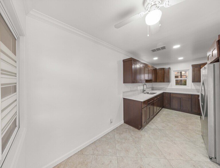 Building Photo - 211 E California Ave