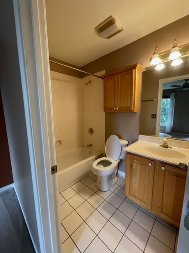 Building Photo - West Knoxville, Farragut 37934 - 4 bedroom, 3.5 bath, 2 Story Brick Home -Contact Debra Johnson (...