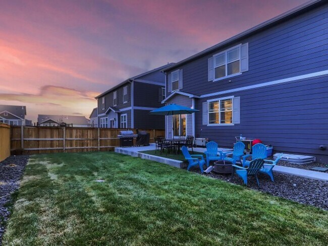 Building Photo - Beautiful 5 Bed Home in Raindance