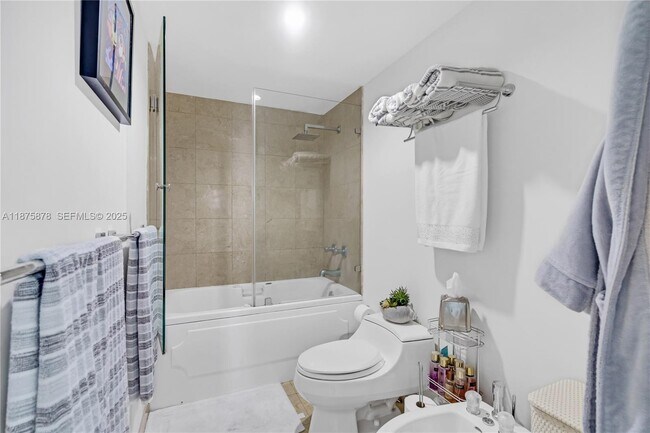 Building Photo - 848 Brickell Key Dr