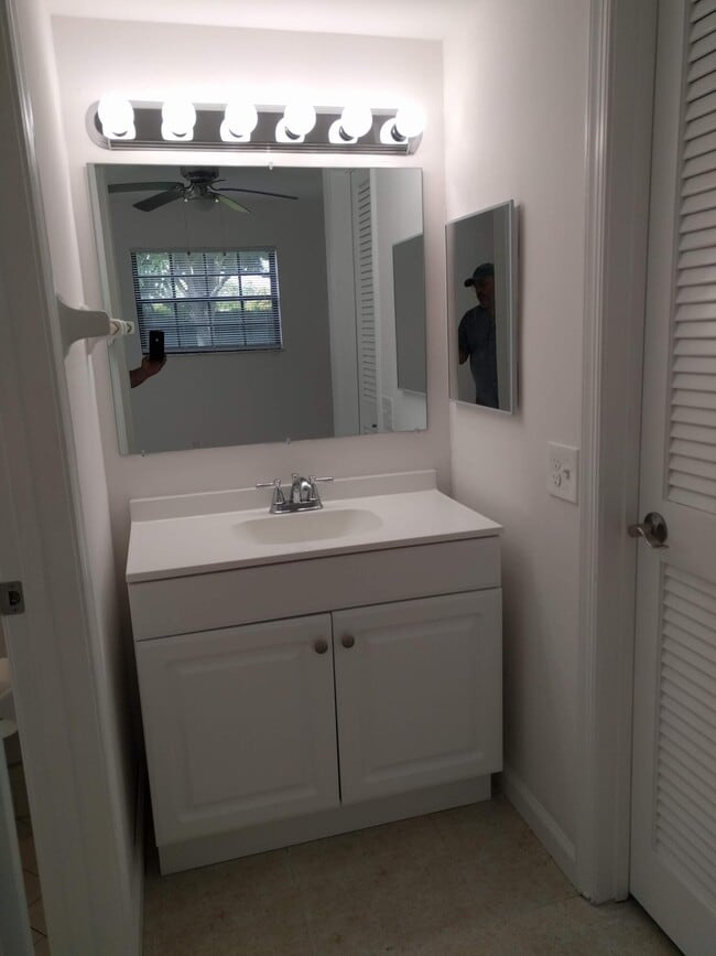 Building Photo - 4723 Oak Terrace Dr