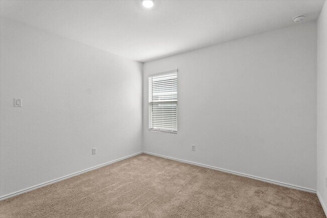 Building Photo - 300 Jeffers