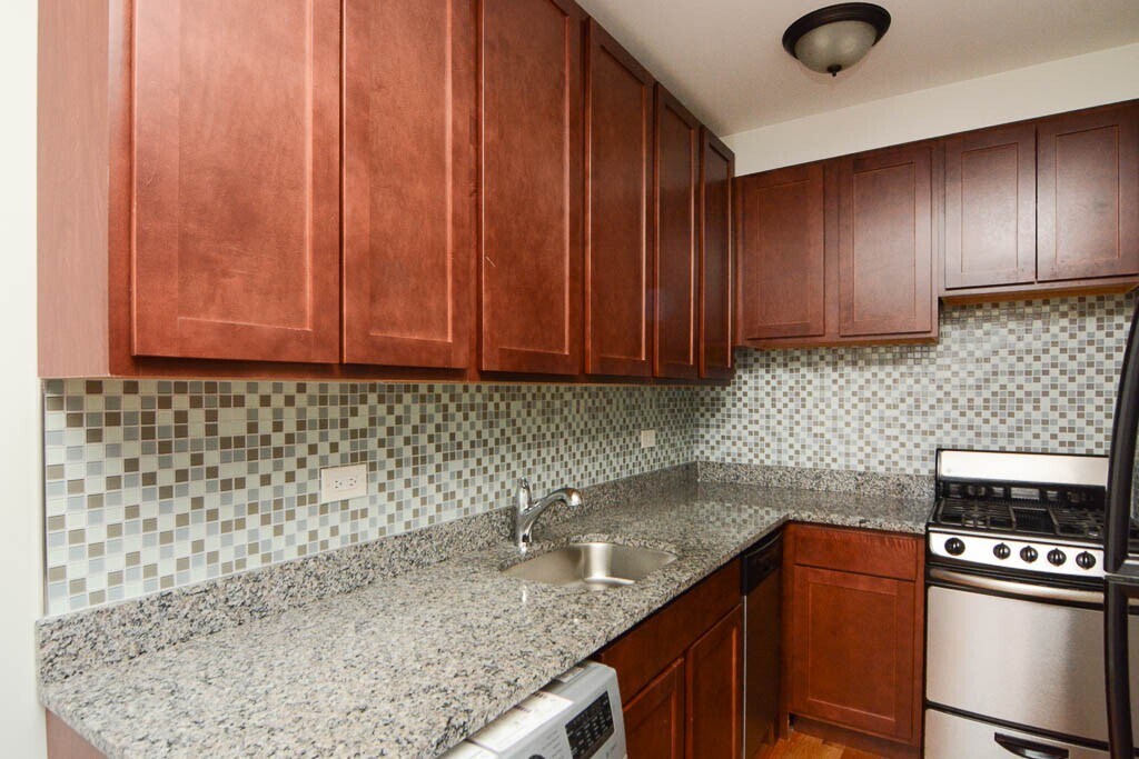 Building Photo - 562 W Arlington Pl