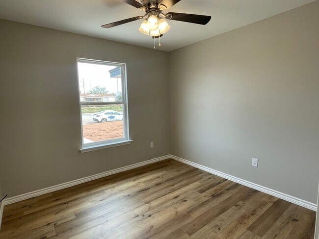 Building Photo - TLC CONDOS