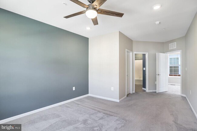 Building Photo - 23230 Milltown Knoll Square