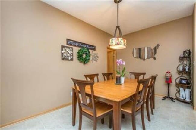 Building Photo - 523 E 4th St