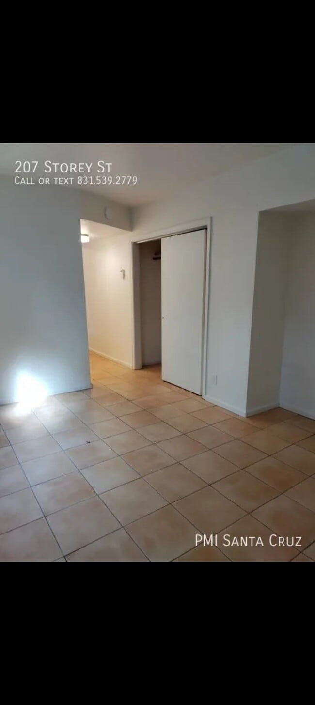 Building Photo - Charming Studio Apartment - West Side