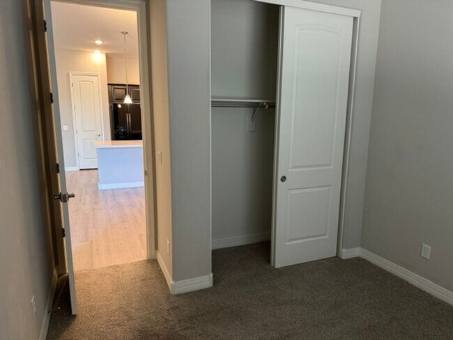 Building Photo - 5632 N Teaberry Ln