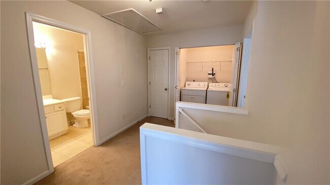 Building Photo - 2036 Fosco Dr NW