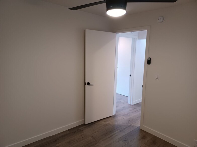 Building Photo - 7347 Haskell Ave