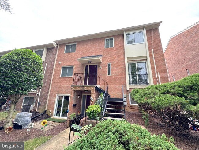 Building Photo - 4657 Logsdon Dr