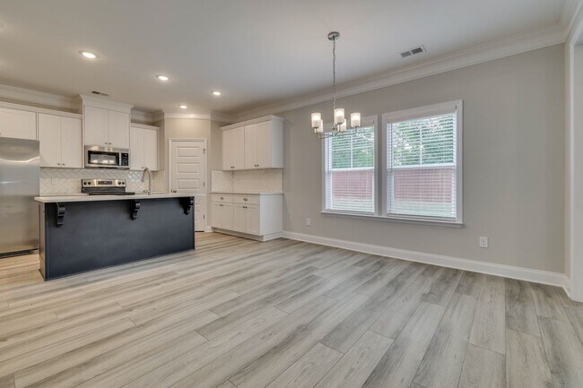 Building Photo - COMING SOON!  Comfort AND sophistication in Martinez, GA