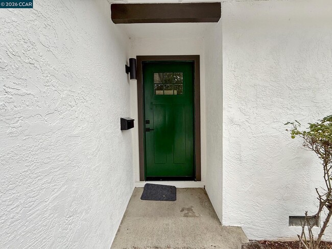 Building Photo - 1158 Jensen Cir