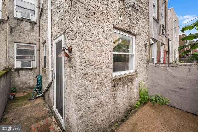 Building Photo - 623 Gerritt St