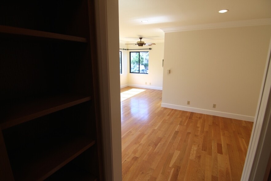 Building Photo - 600 N Sweetzer Ave