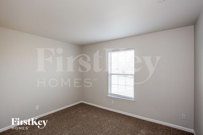 Building Photo - 10074 Golden Dr