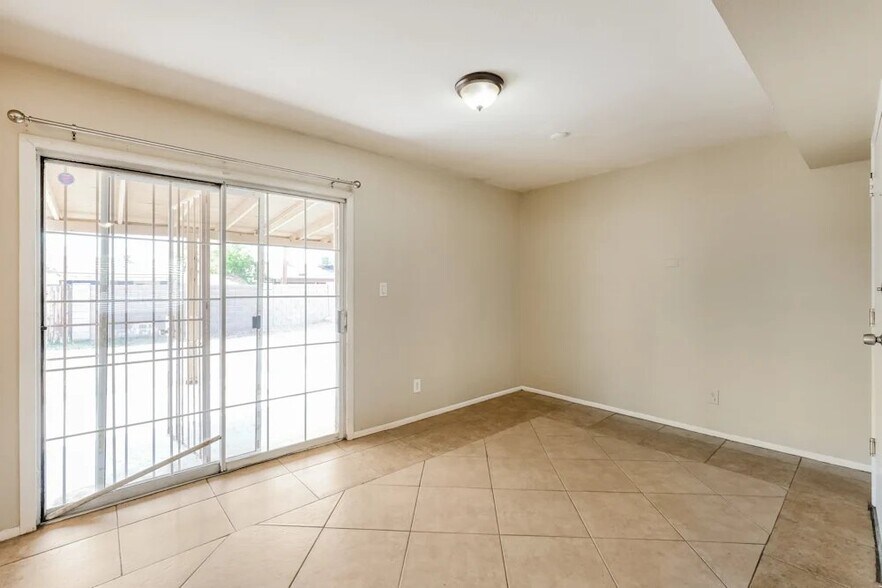 Building Photo - 3154 N 64th Dr