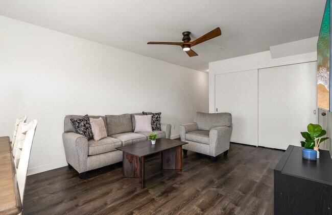 Building Photo - Fully Furnished Townhome with Garage, 3 bedroom/2.5 Bathroom at Kamalani Flats