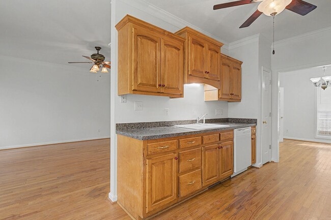 Building Photo - Carolina Lakes!