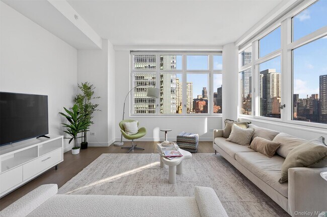 Building Photo - 305 E 51st St