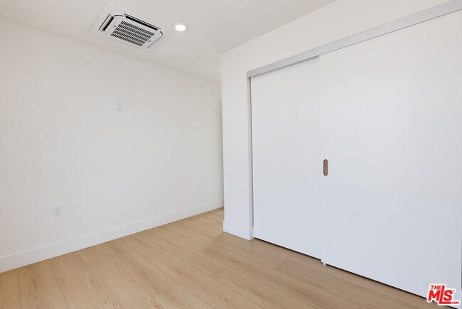 Building Photo - 8561 Belmont St