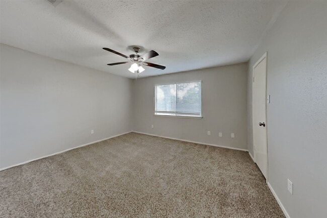 Building Photo - 6823 Harpers Dr