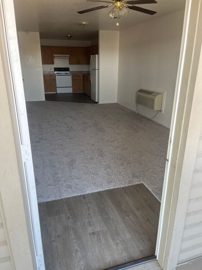 Building Photo - 3114 Oak Ln