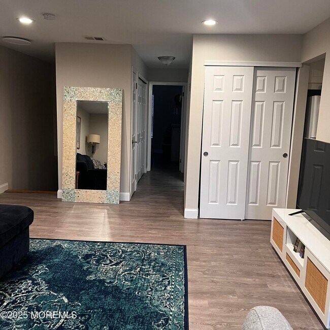 Building Photo - 1 Amherst Ct