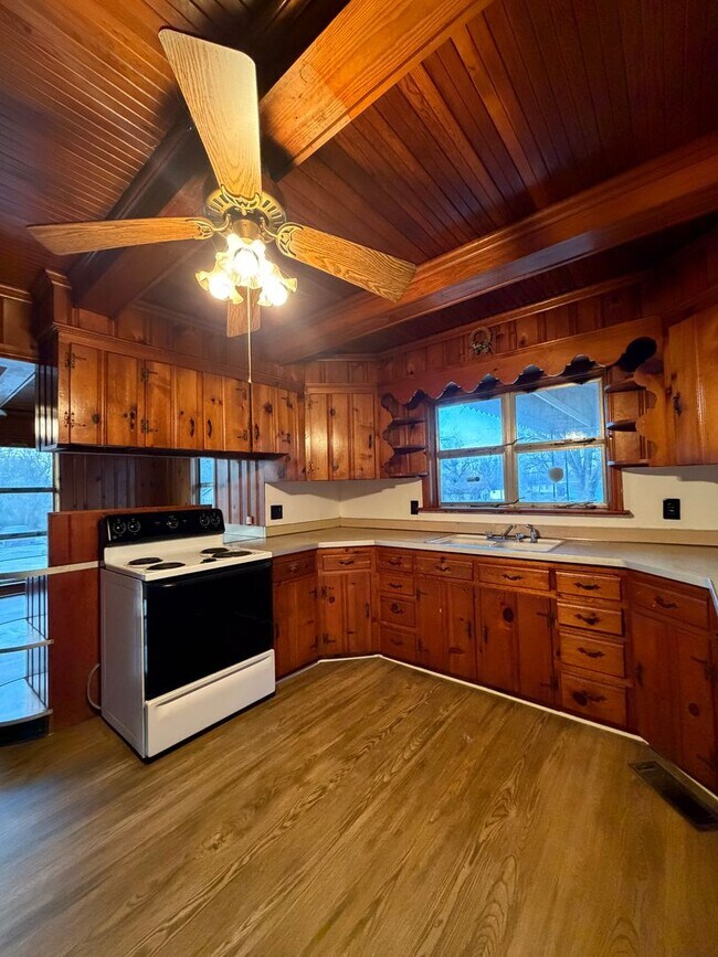 Building Photo - 1708 Arlington Ave