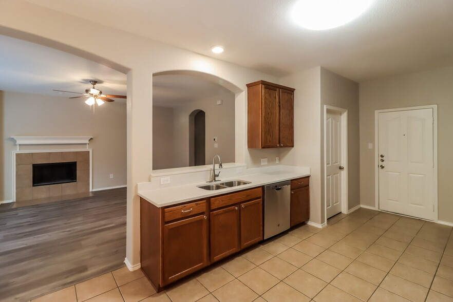 Building Photo - 904 Starling Ln