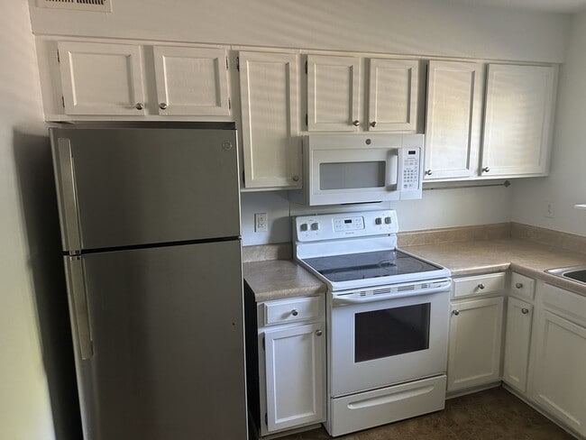 Building Photo - 2900 Heathstead Place