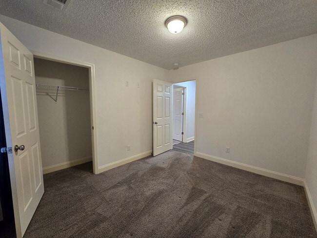 Building Photo - 982 Westfield Ct