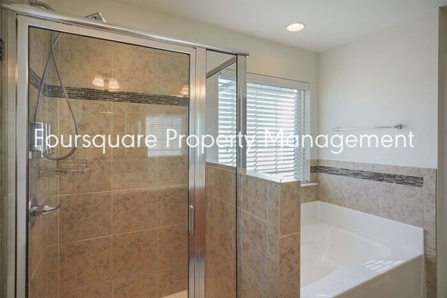 Building Photo - Spacious Single-Family Home with Open Floor Plan, Loft & Two-Car Garage – In the Popular Arrowhea...