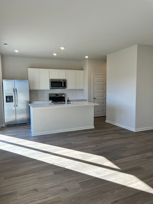 Building Photo - Brand New Three Bedroom Home In Sango